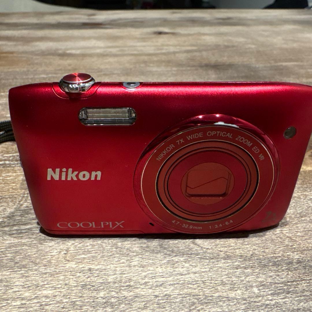 Nikon COOLPIX S3500 デジカメ　レッド Amazon.com : Nikon COOLPIX S3500 20.1 MP Digital Camera with 7x