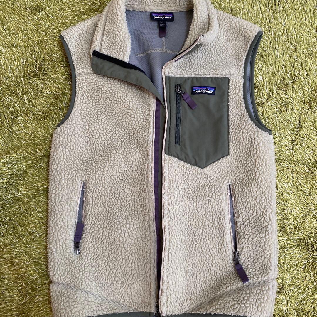 patagonia フリースベスト XS ベージュ/グレー - メルカリ