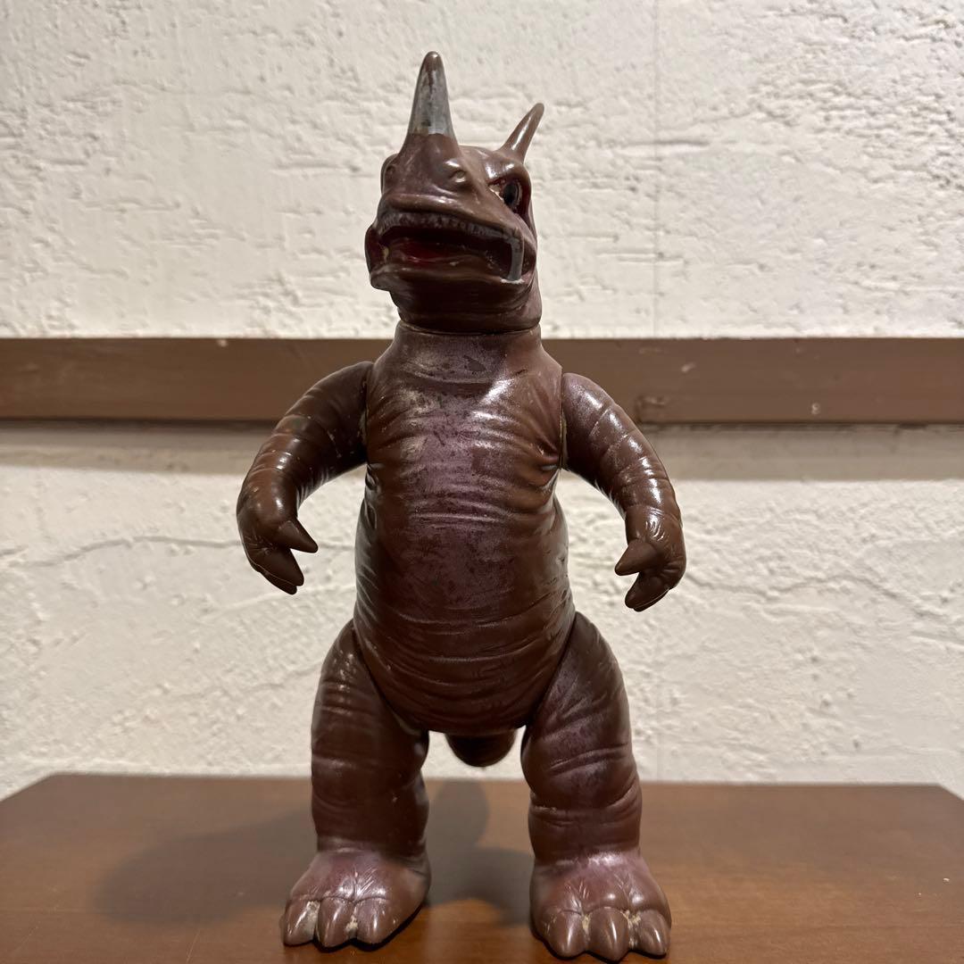 バ*@様 ネロンガ　当時物　ブルマァク　円谷プロ ソフビ/ブルマァク BULLMARK/ネロンガ/蓄光ブルー｜墓場の画廊ONLINE STORE