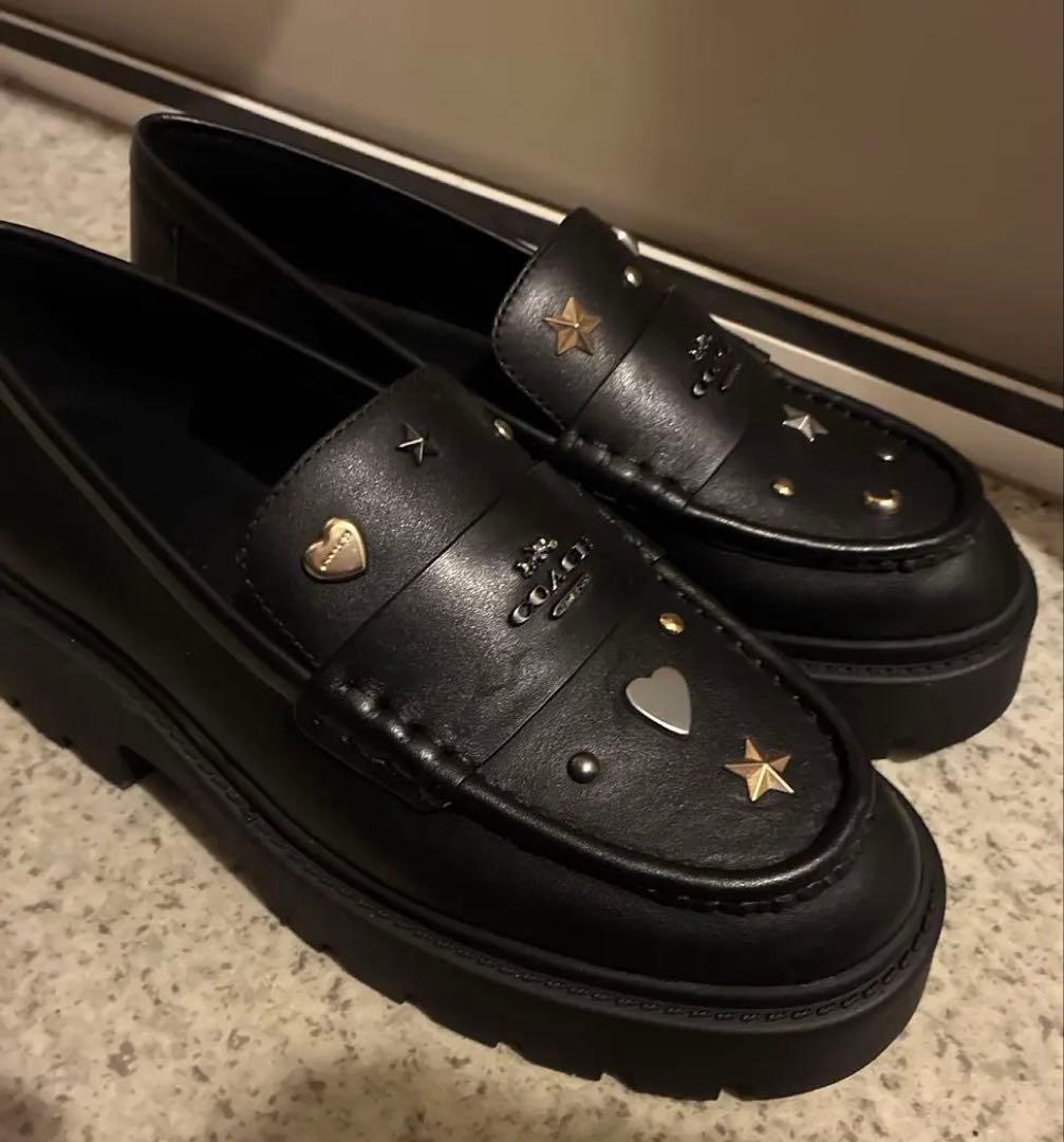 最終値下げ　表記8 サイズ25-25.5相当　COACH スタッズ付きローファー 最終値下げ 表記8 サイズ25-25.5相当 COACH スタッズ付きローファー