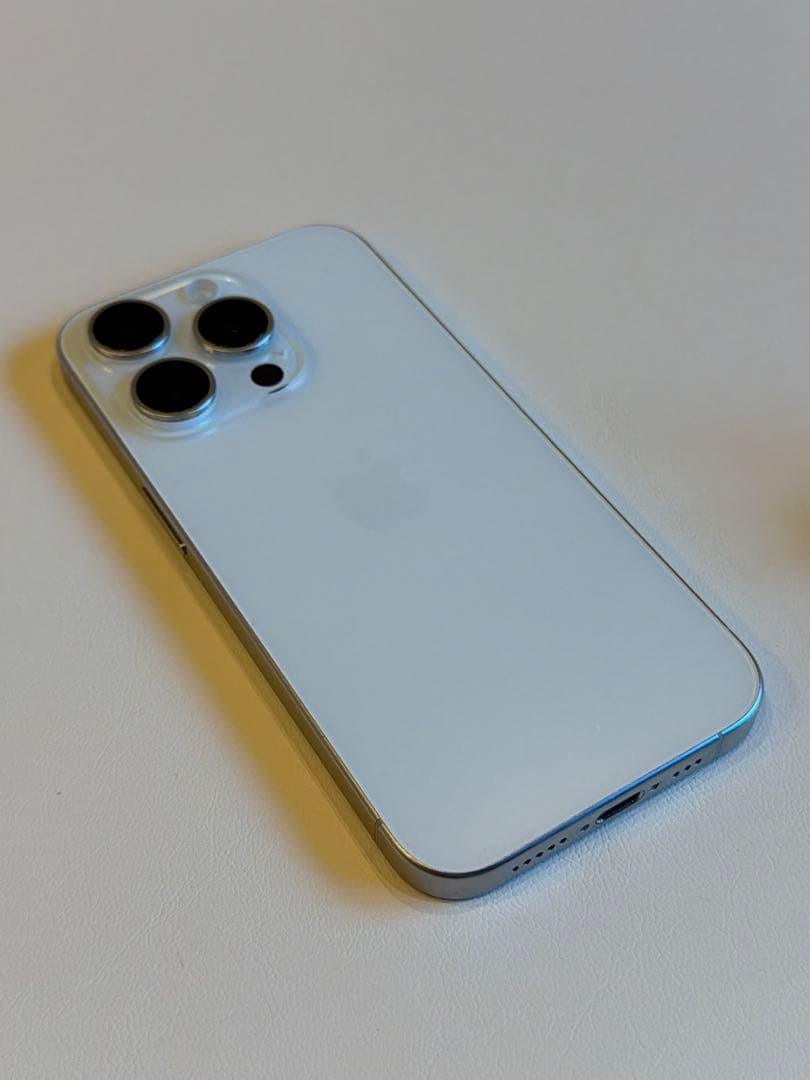 iPhone 15 pro 香港版 256GBデュアルsim ホワイトチタニウム iPhone 15 Pro 256GB - ホワイトチタニウム（SIMフリー）[整備済製品