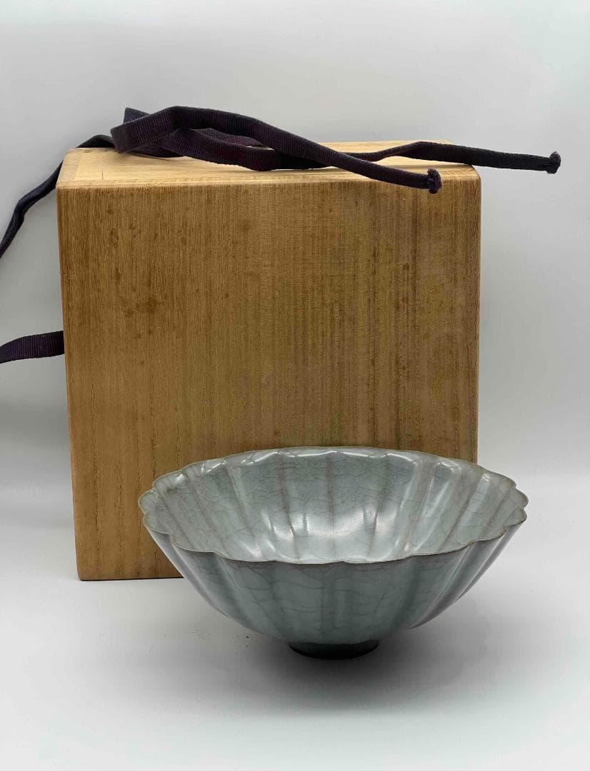 宋時代 青磁 汝官窯菊瓣碗 官汝窯碗 郊壇官