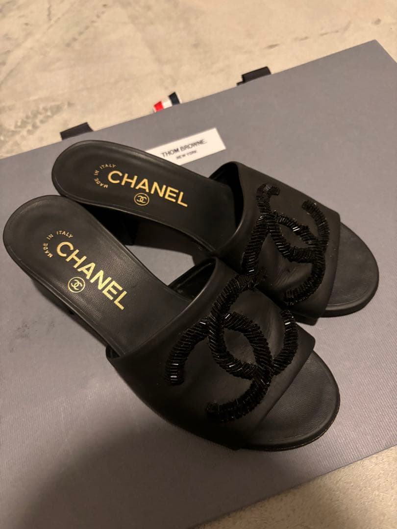 良品】19年新作CHANEL ココマークミュールサンダルブラック22cm