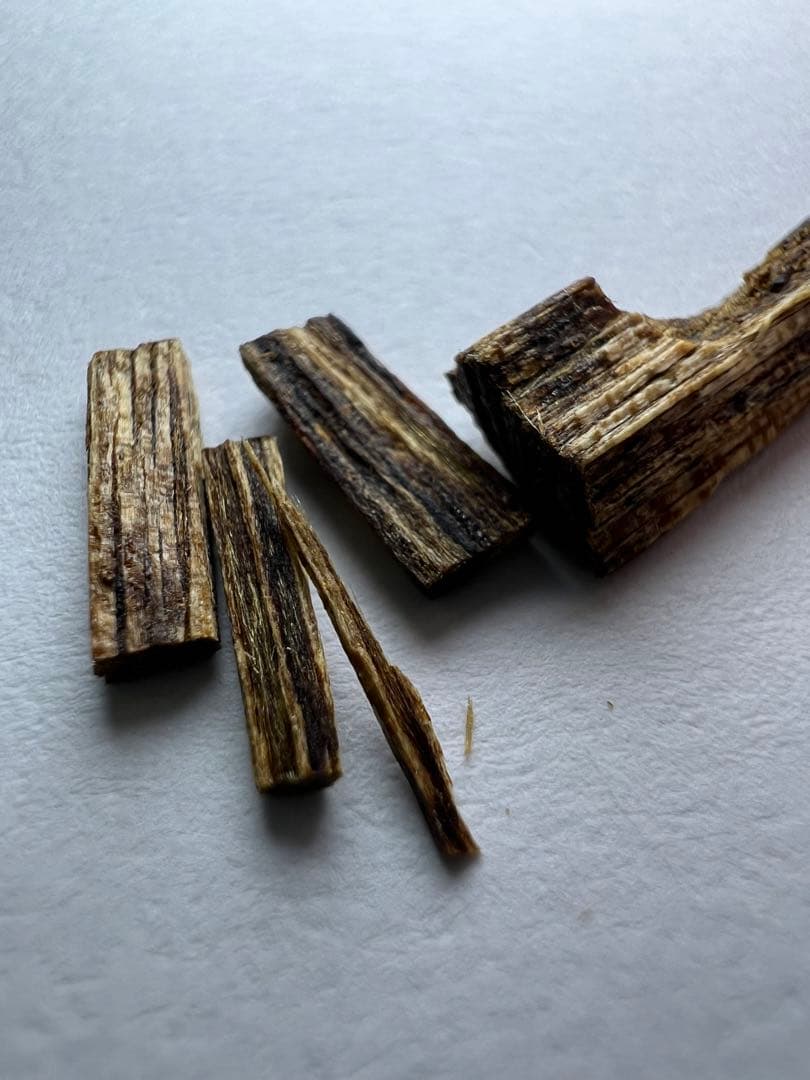 古渡命銘木 百二十種名香　伽羅　銘【染衣】0.235g 香木/お香/沈香/伽羅