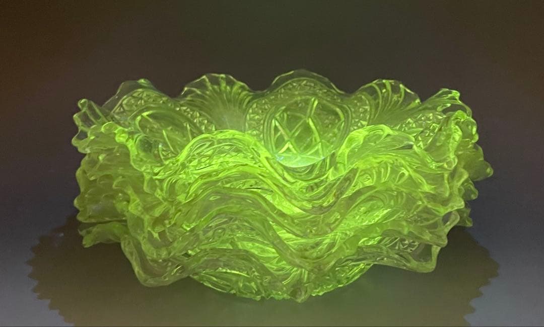 ウランガラス ガラス鉢 ガラスボール 皿 食器 - メルカリ