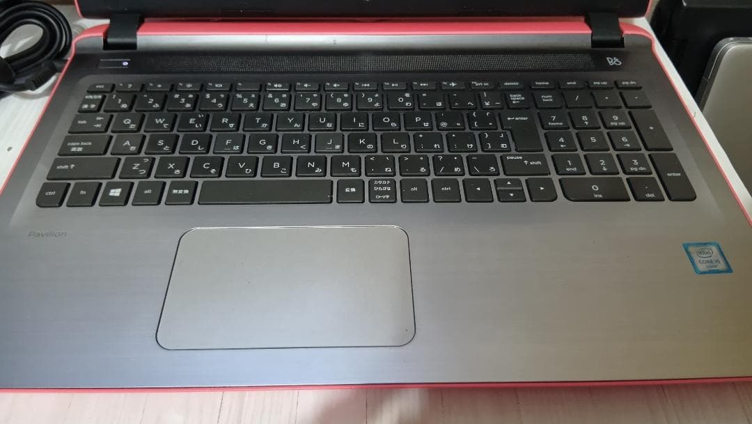 ピンクな hp Pavilion TPN-Q159 6世代i5 SSD ② 目立つ傷汚れなし hp