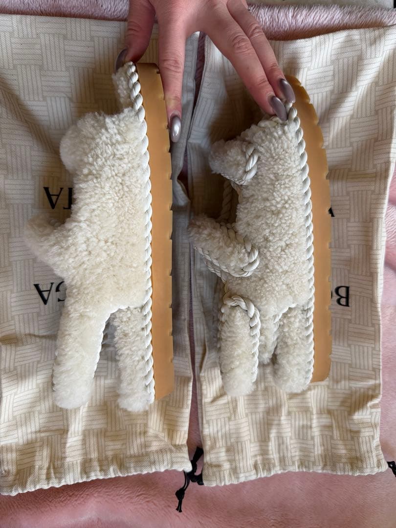 今夜限定値下げ！Bottega Veneta ファーサンダル size 39 - メルカリ