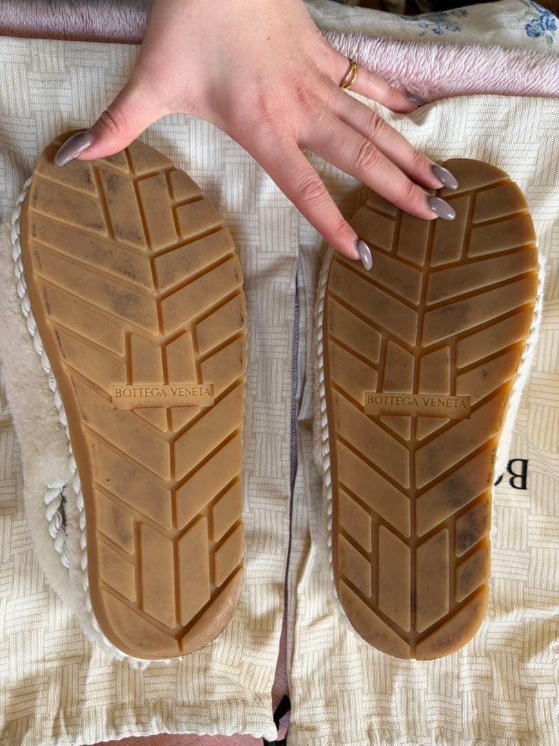 今夜限定値下げ！Bottega Veneta ファーサンダル size 39 - メルカリ