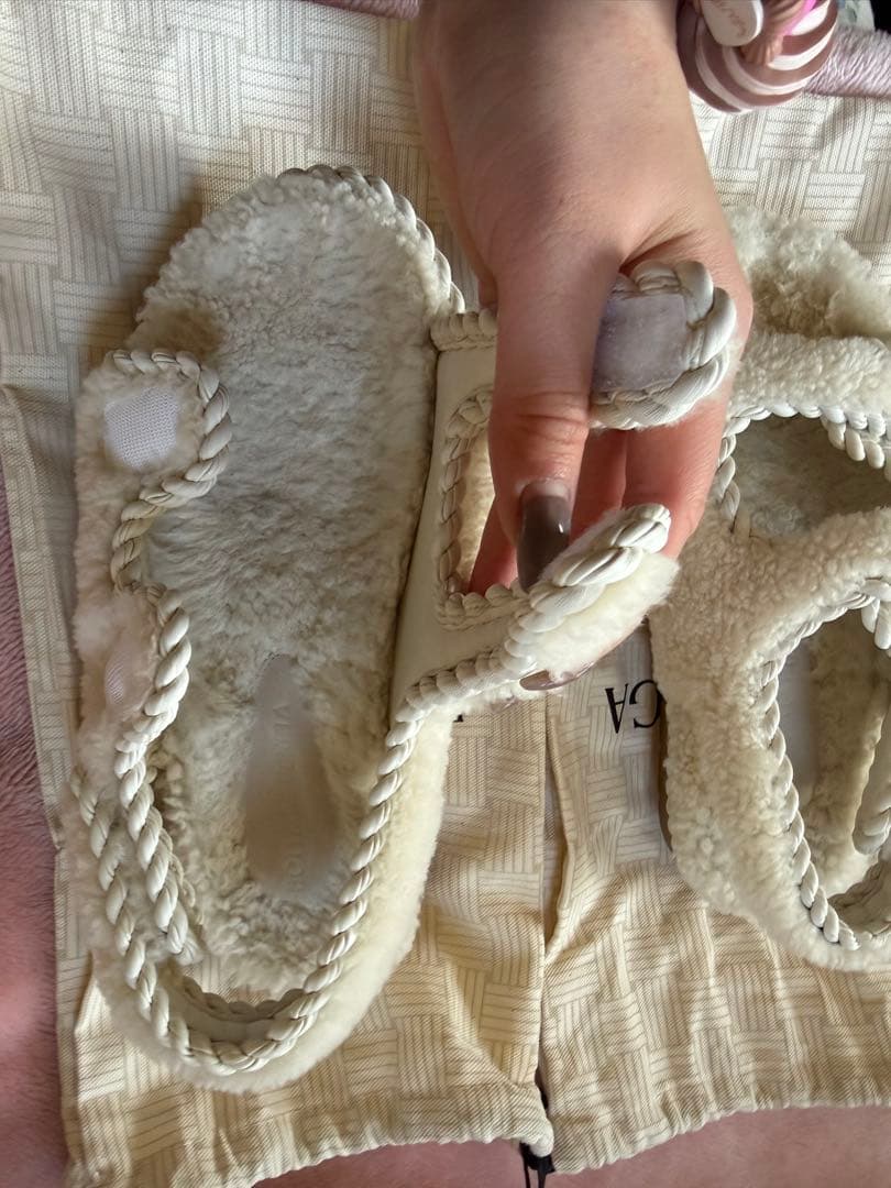 今夜限定値下げ！Bottega Veneta ファーサンダル size 39 - メルカリ