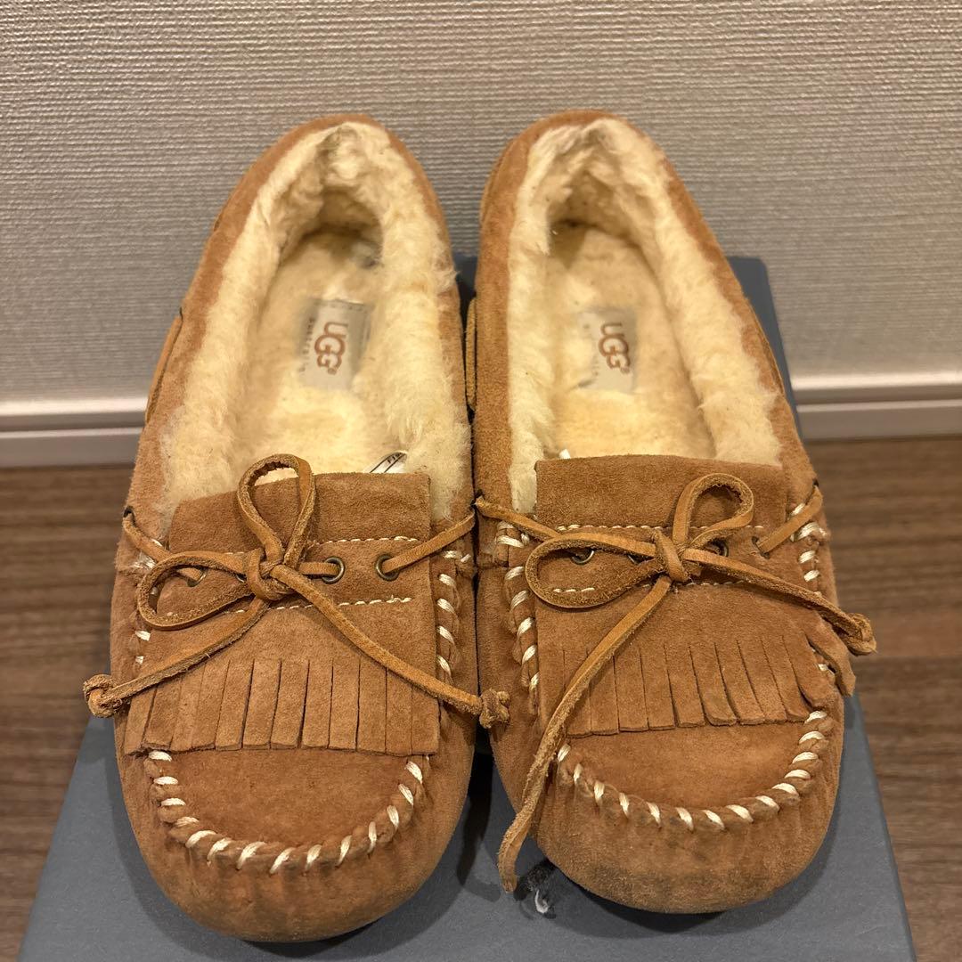 UGG フリンジ付きモカシン ブラウン - メルカリ