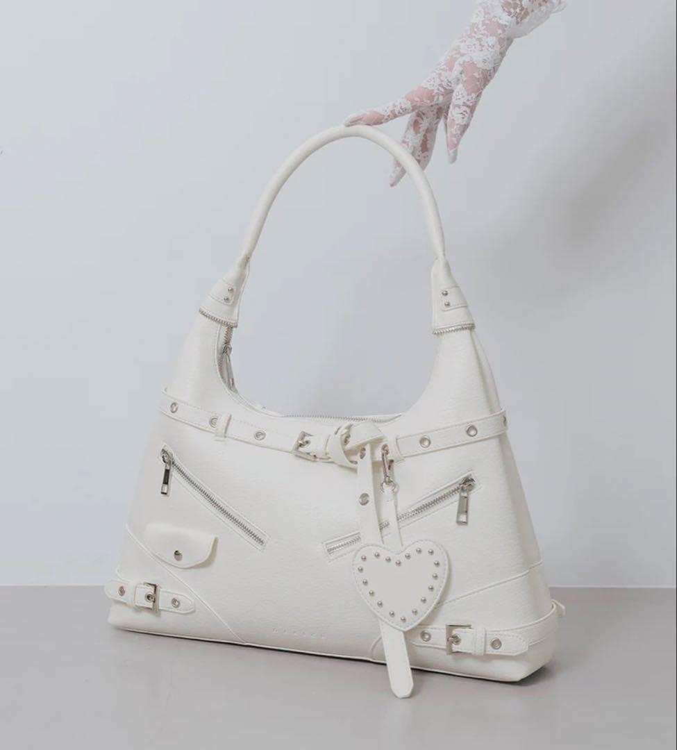 ダーリッチ スタッズレザーベルトデザインマキシバッグ ホワイト