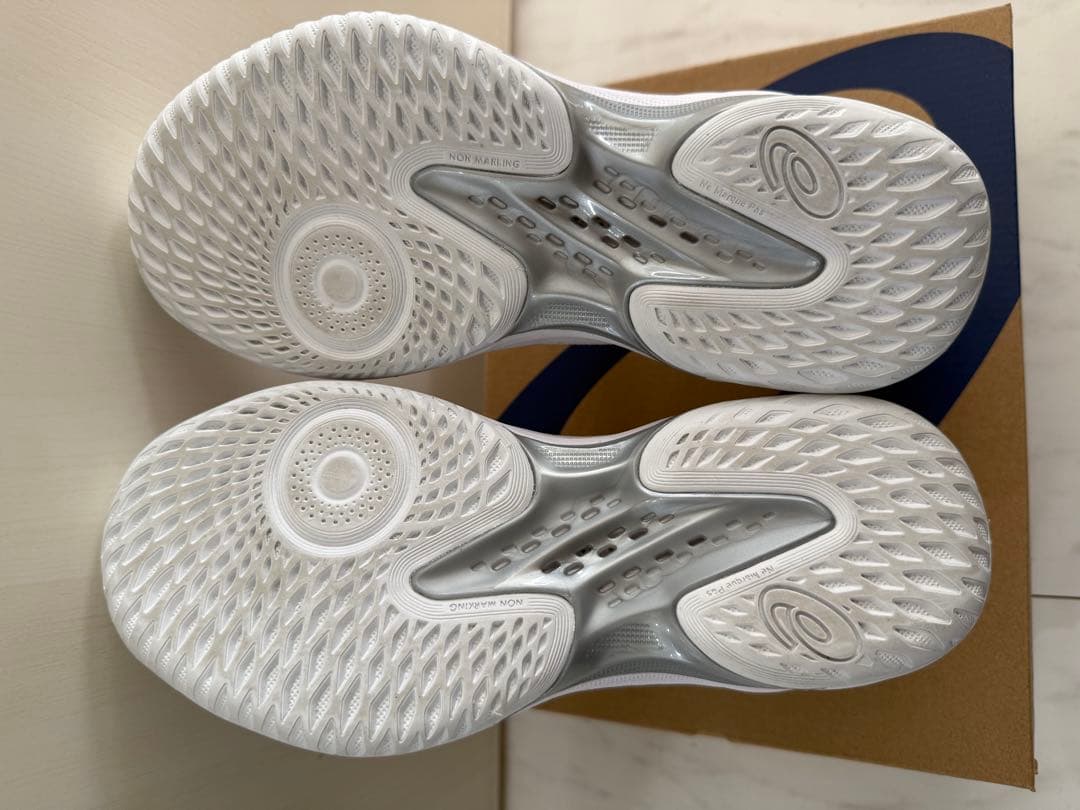 アシックス　バッシュ　GLIDE NOVA FF 4 23.5cm