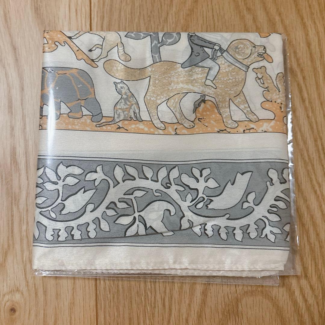 新品未使用】CHANEL ノベルティスカーフ 動物柄 - メルカリ