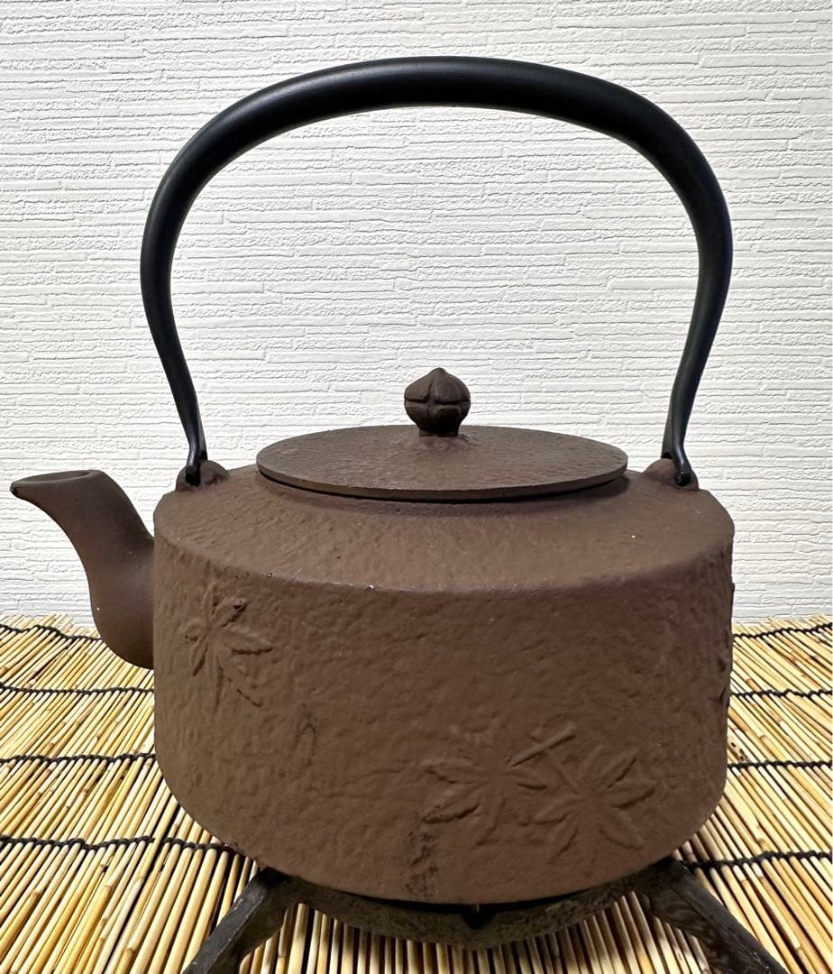 新品、未使用、付属品付 南部運南堂 鍋元 楓紋様 南部鉄瓶 南部鉄器