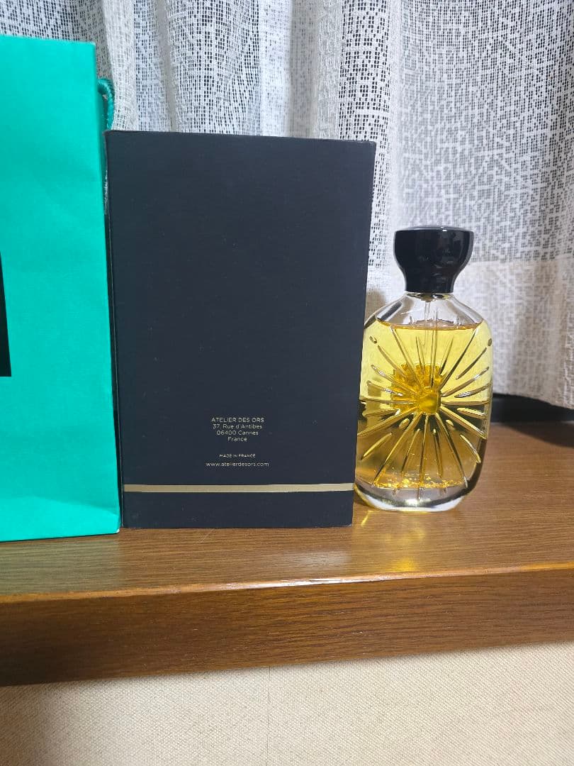ATELIER Rose Oudh 香水(ユニセックス) ギフトバッグ付き - メルカリ