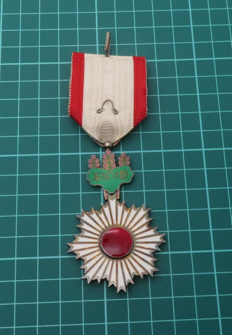 勲四等旭日小綬章 勲章 記章 旧日本軍 - メルカリ
