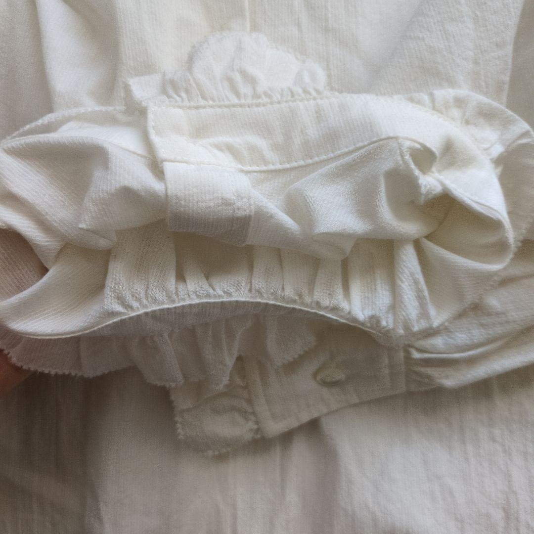 美品✨️BEARDSLEYビアズリー上品大人可愛い24SSフリル衿ブラウス