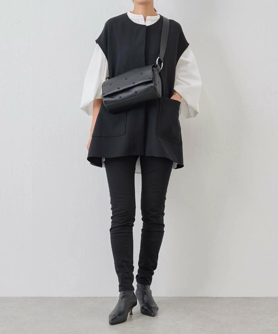 BEARDSLEY 《本革》ドットボディバッグ（ブラック）