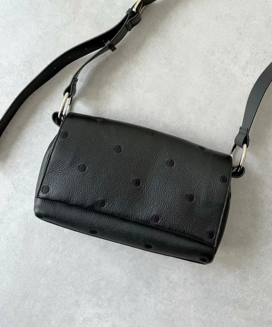 BEARDSLEY 《本革》ドットボディバッグ（ブラック）