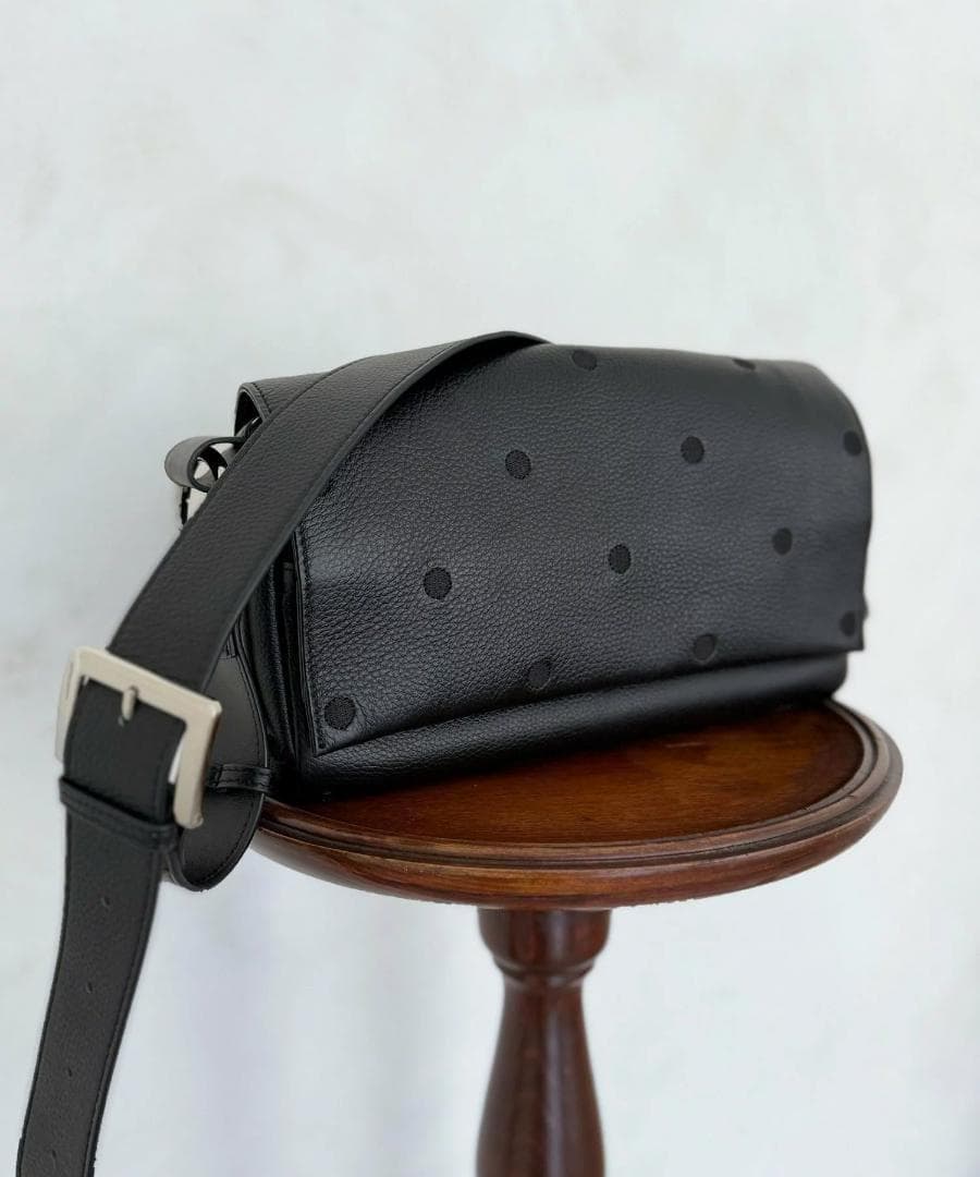 BEARDSLEY 《本革》ドットボディバッグ（ブラック）