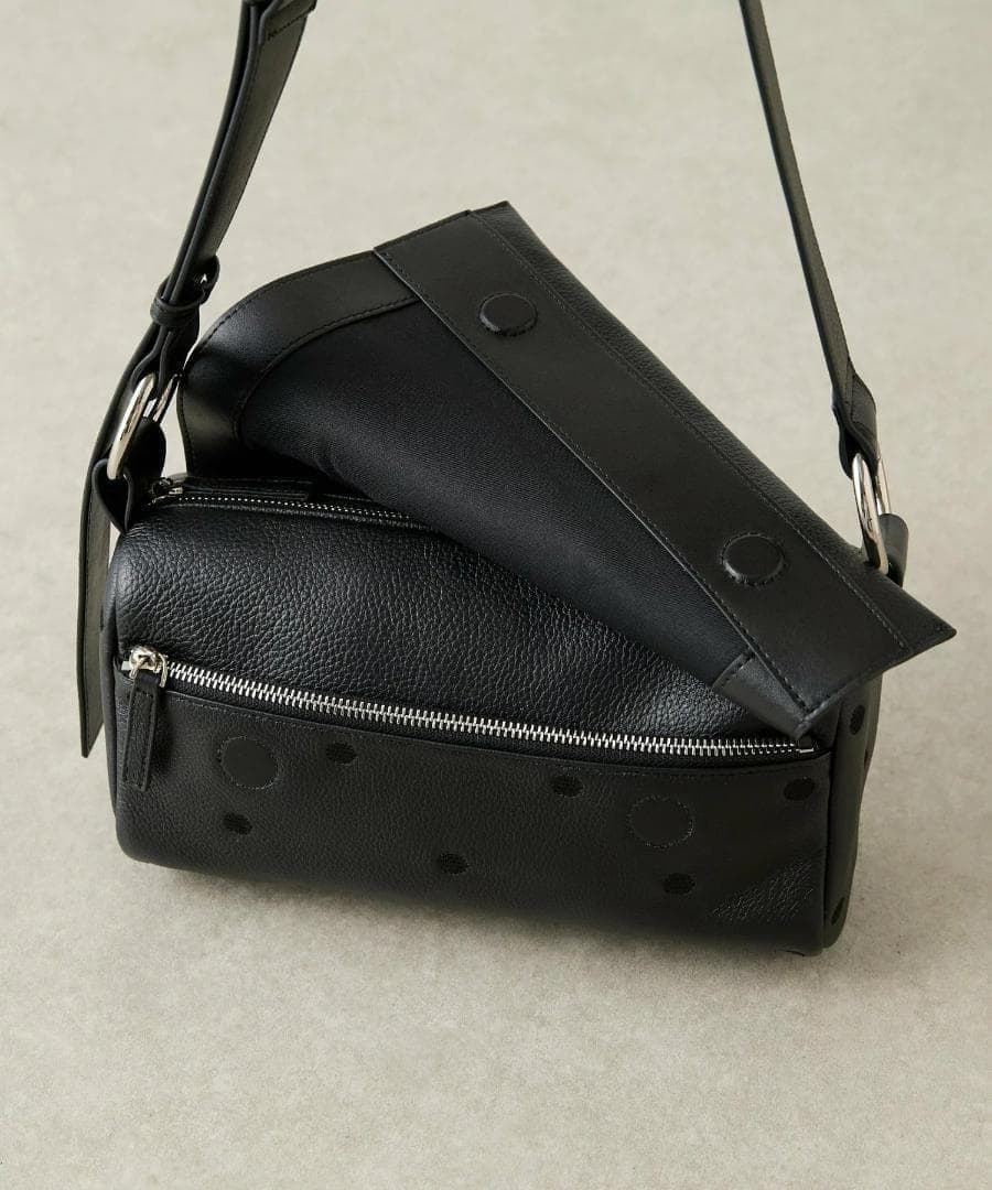 BEARDSLEY 《本革》ドットボディバッグ（ブラック）