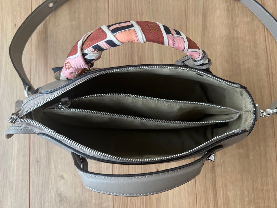 極美品】FENDI バイザウェイ ラッピー スカーフ - メルカリ