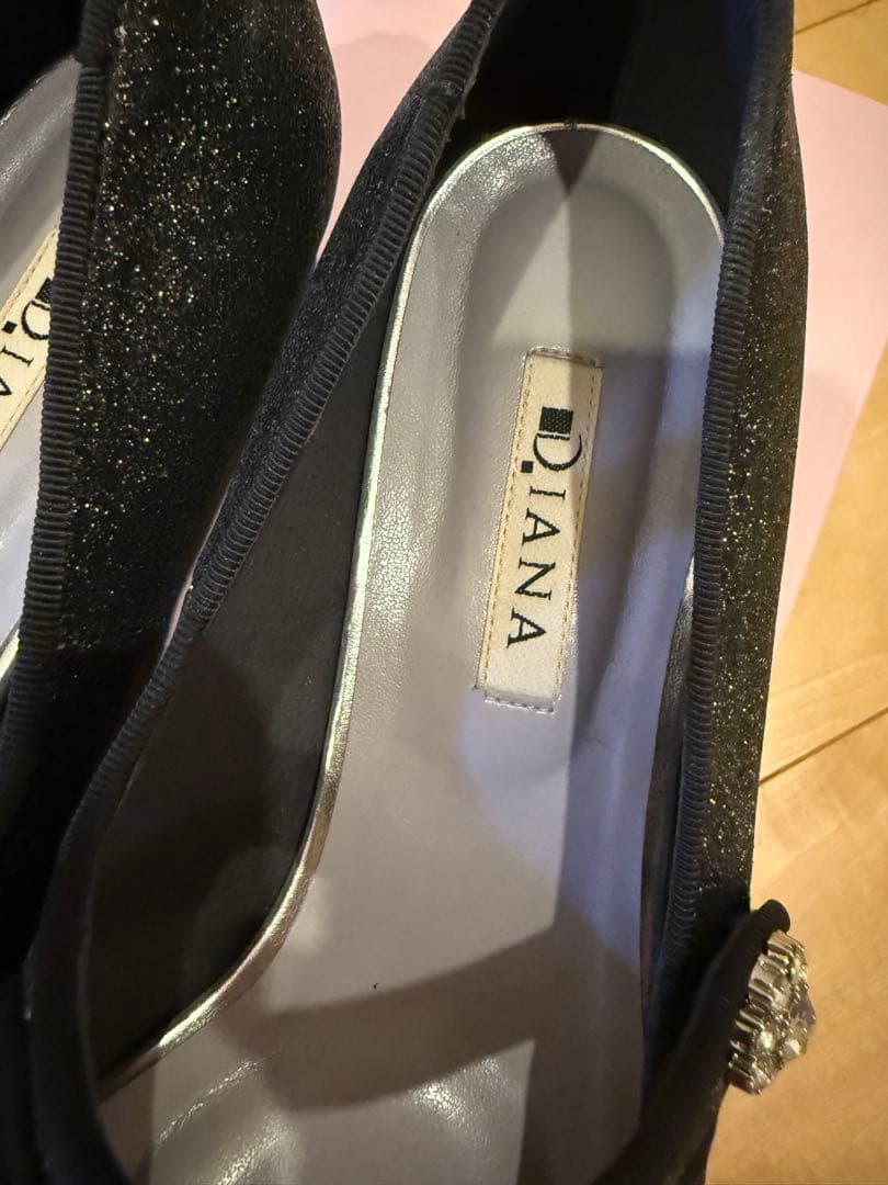 D.I.ANA ブラック グリッター フラットシューズ