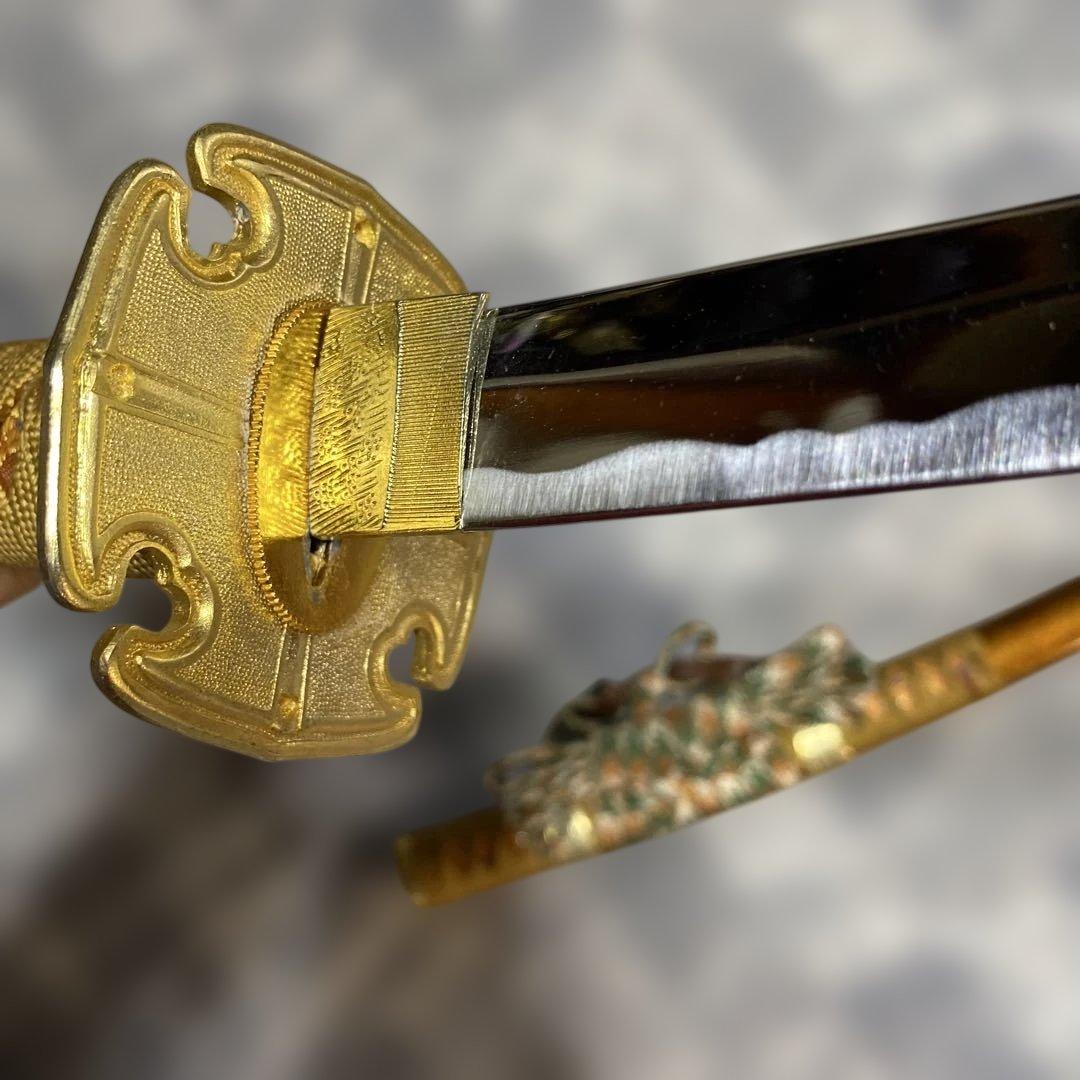 模造刀 太刀 金茶柄 太刀型金鍔 金口金尻梨地呂鞘 - メルカリ