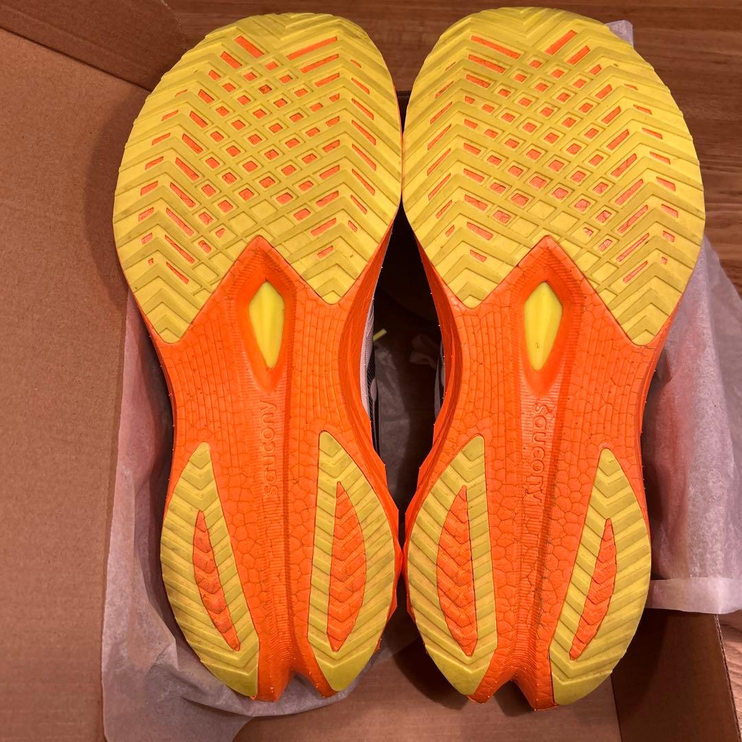 サッカニー エンドルフィン スピード4 27.5cm white/peel