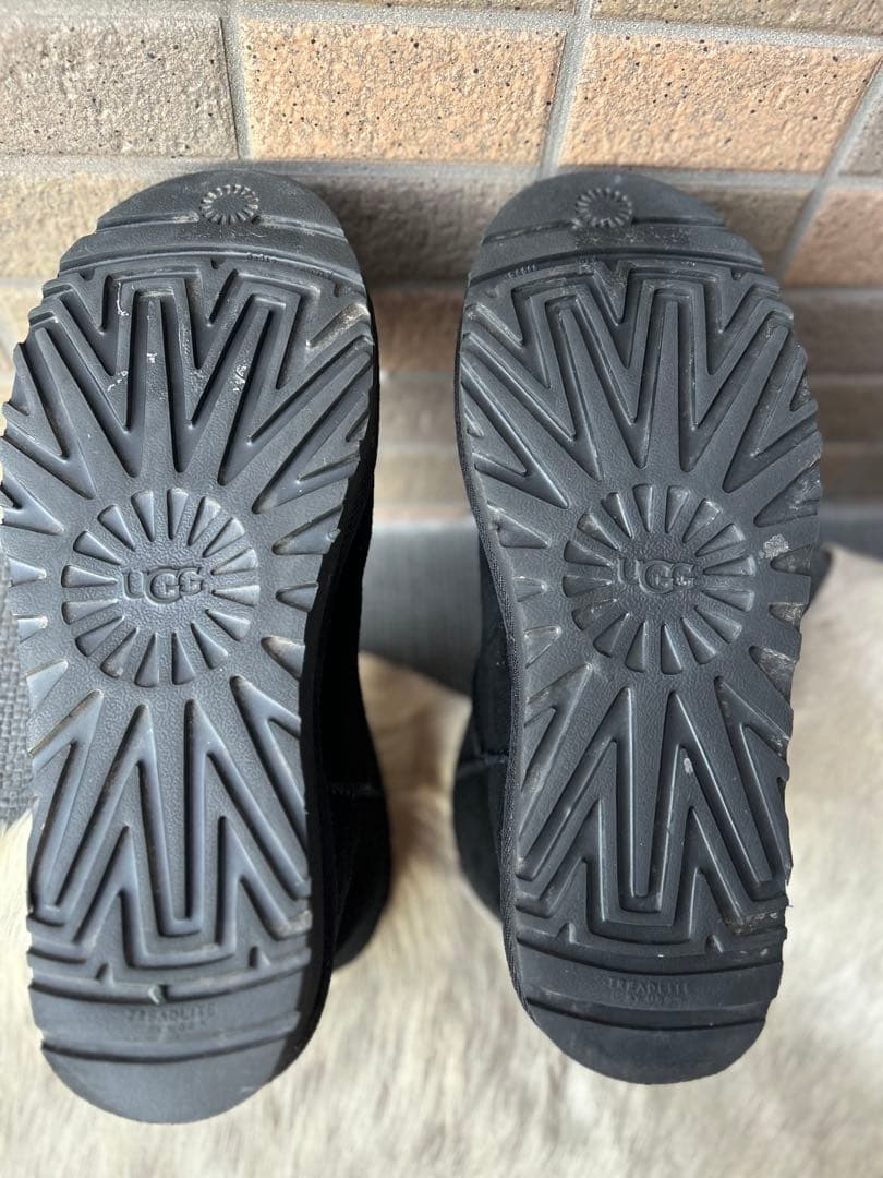 専用 美品 UGG クラシックミニ ラバーロゴ 25 アグ ブーツ ブラック 黒