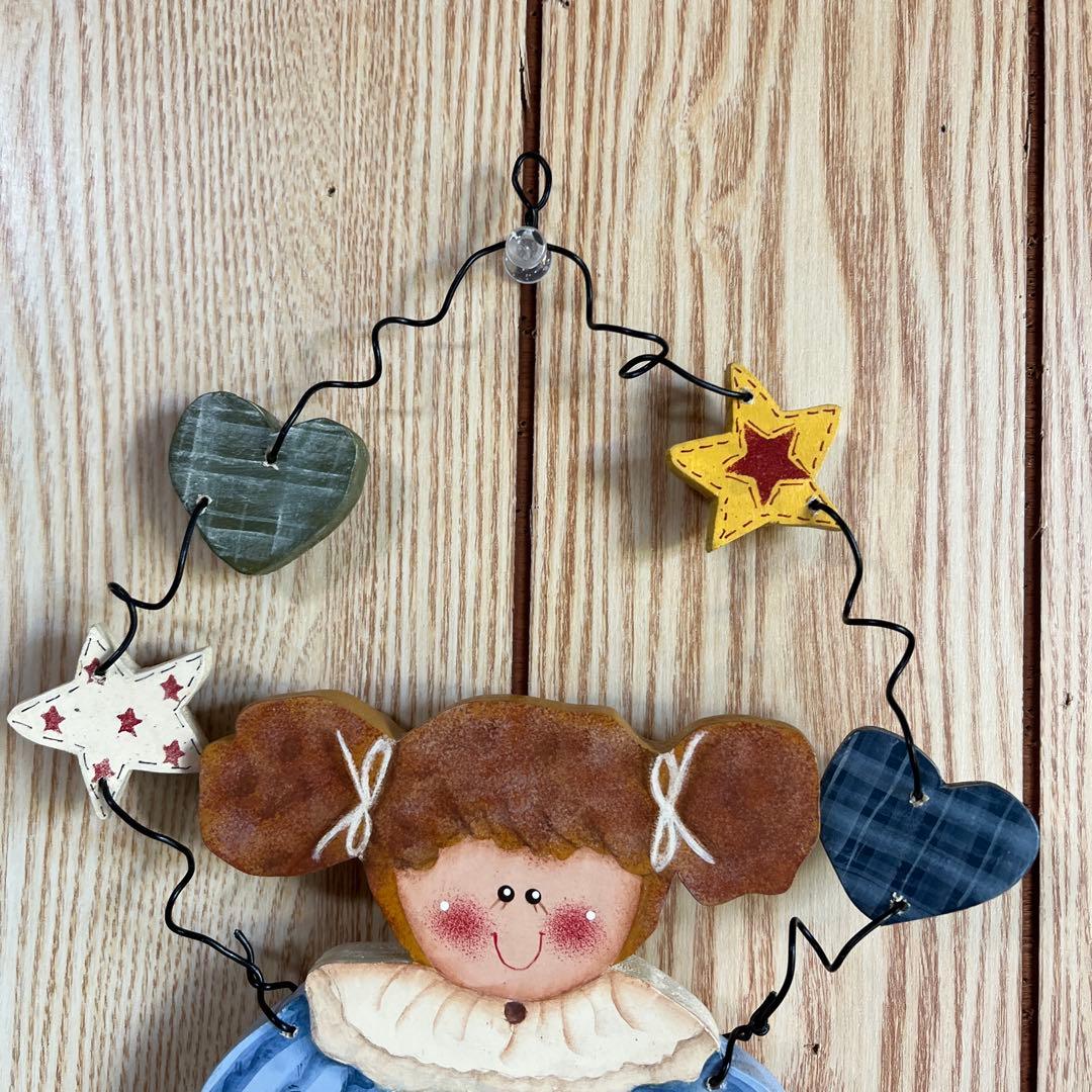 カントリー雑貨トールペイント女の子壁掛け - メルカリ