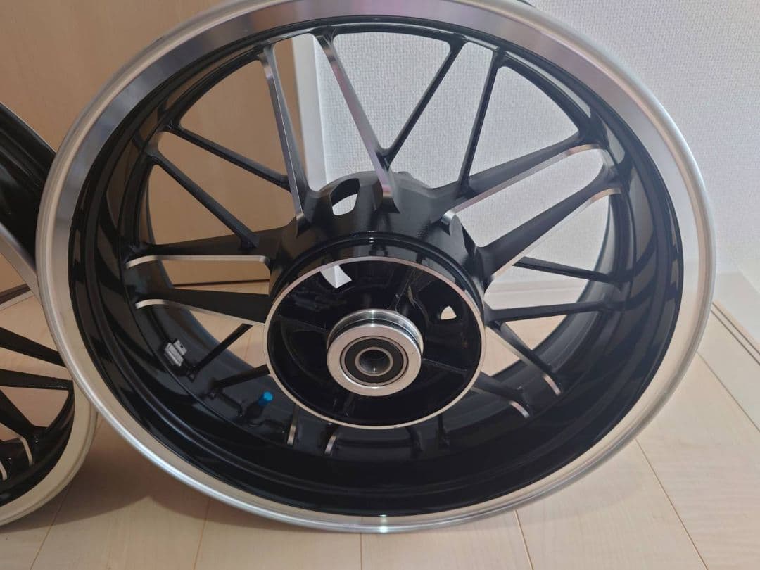 今だけ値下げz900rs用 中古純正ホイール前後セット - メルカリ