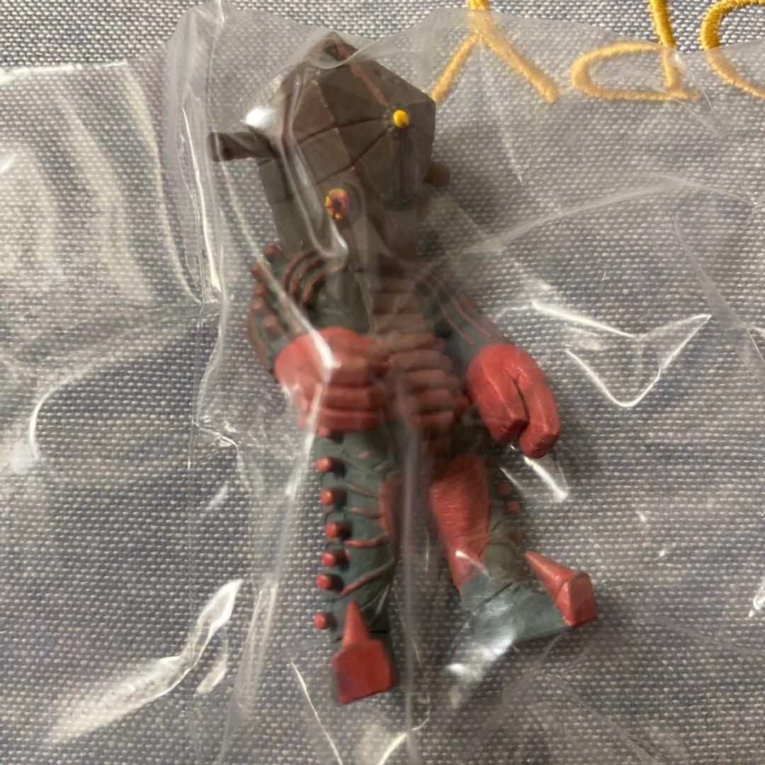 ウルトラ超獣名鑑 セブンの命！エースの命！ ファイヤー星人 - メルカリ