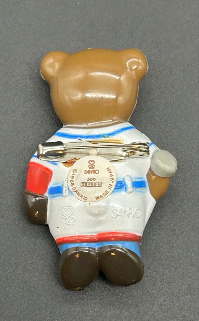 サンリオ ベア くま ブローチ 旧ロゴ 昭和レトロ 1986 日本製