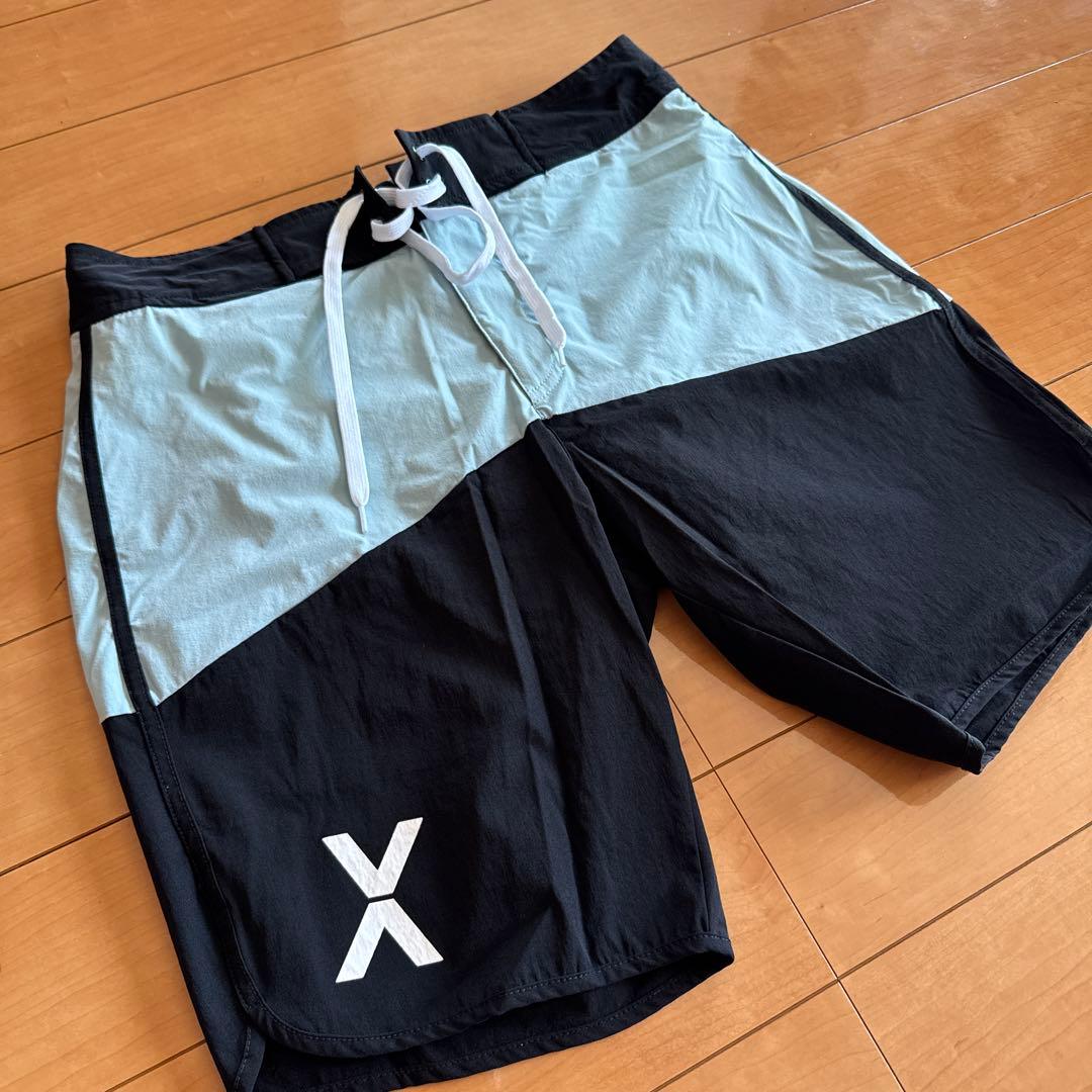 【こう】VEATM ストライプ水着 Mサイズ 黒/水色