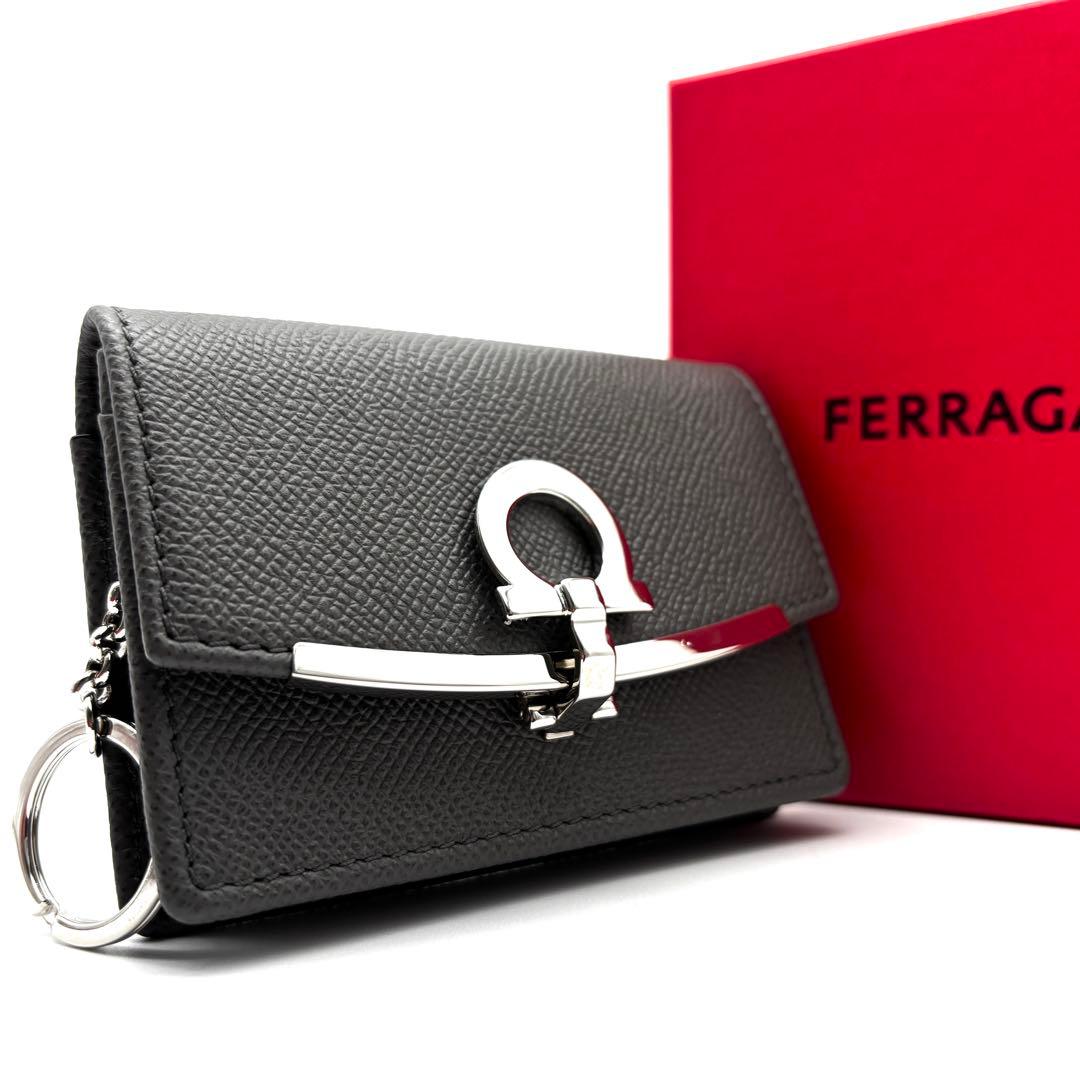 【未使用級】フェラガモ カードケース ガンチーニ グレー シルバー 名刺入れ FERRAGAMO（フェラガモ） 名刺入れ 22 D198 レディース ガンチーニ