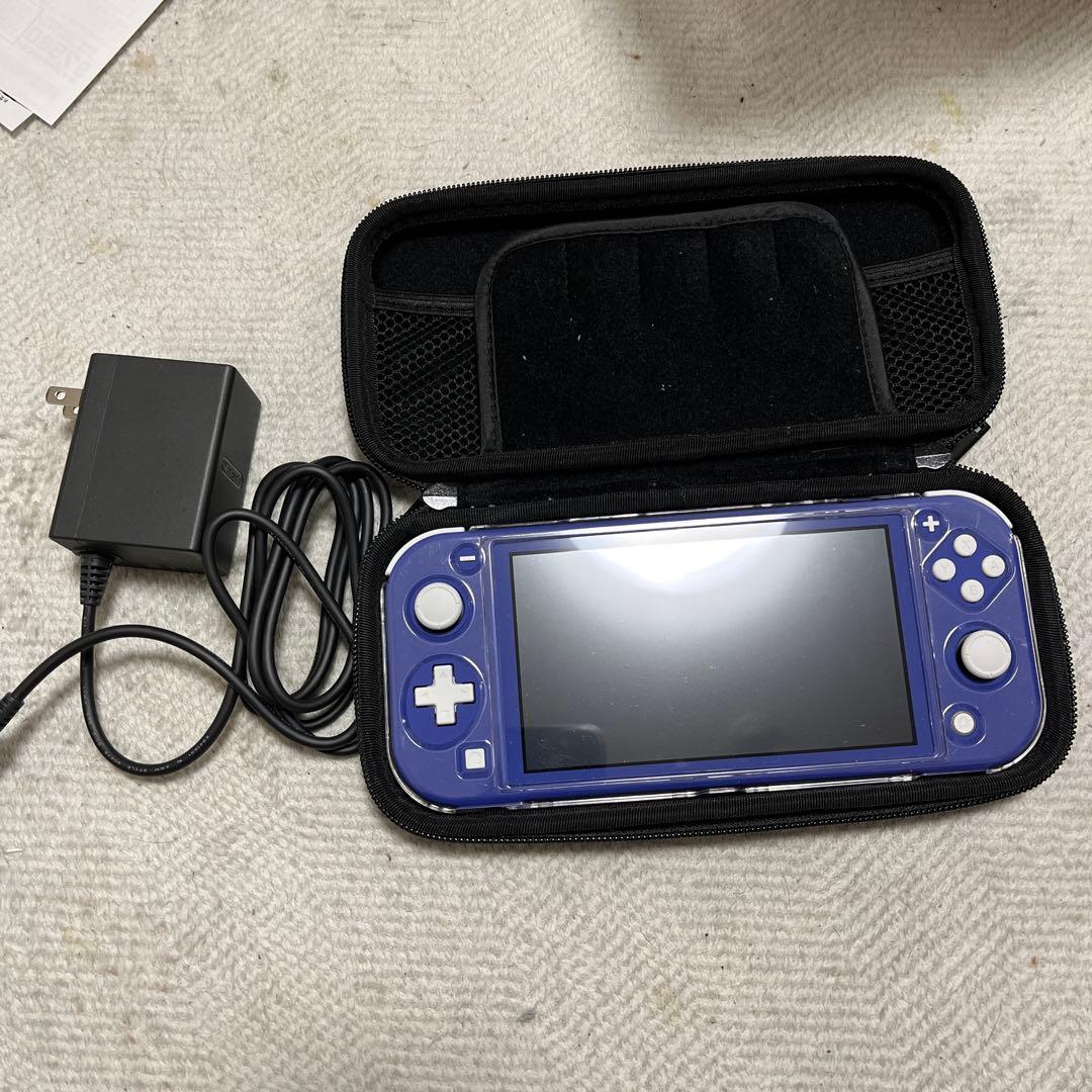 美品Nintendo Switch Lite 青 充電器付き Nintendo Switch Lite 青 充電器付き - メルカリ