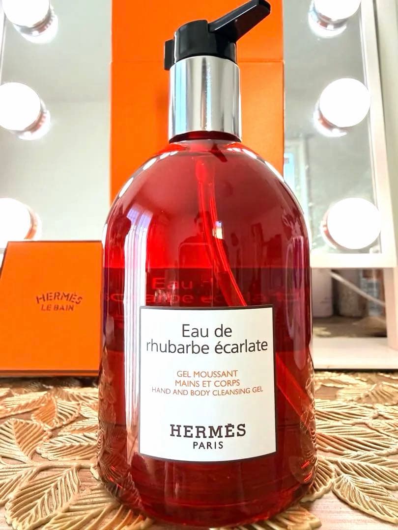 ハンド＆ボディ クレンジングジェル 《オー ドゥ ルバーブ エカルラット》