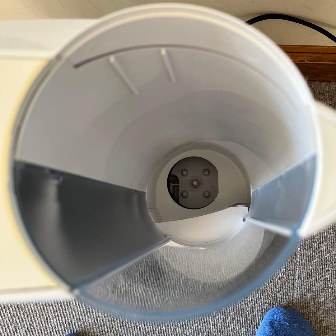 《美品の中古品》　シャープ　加湿セラミック ファンヒーター　HX-J120-W