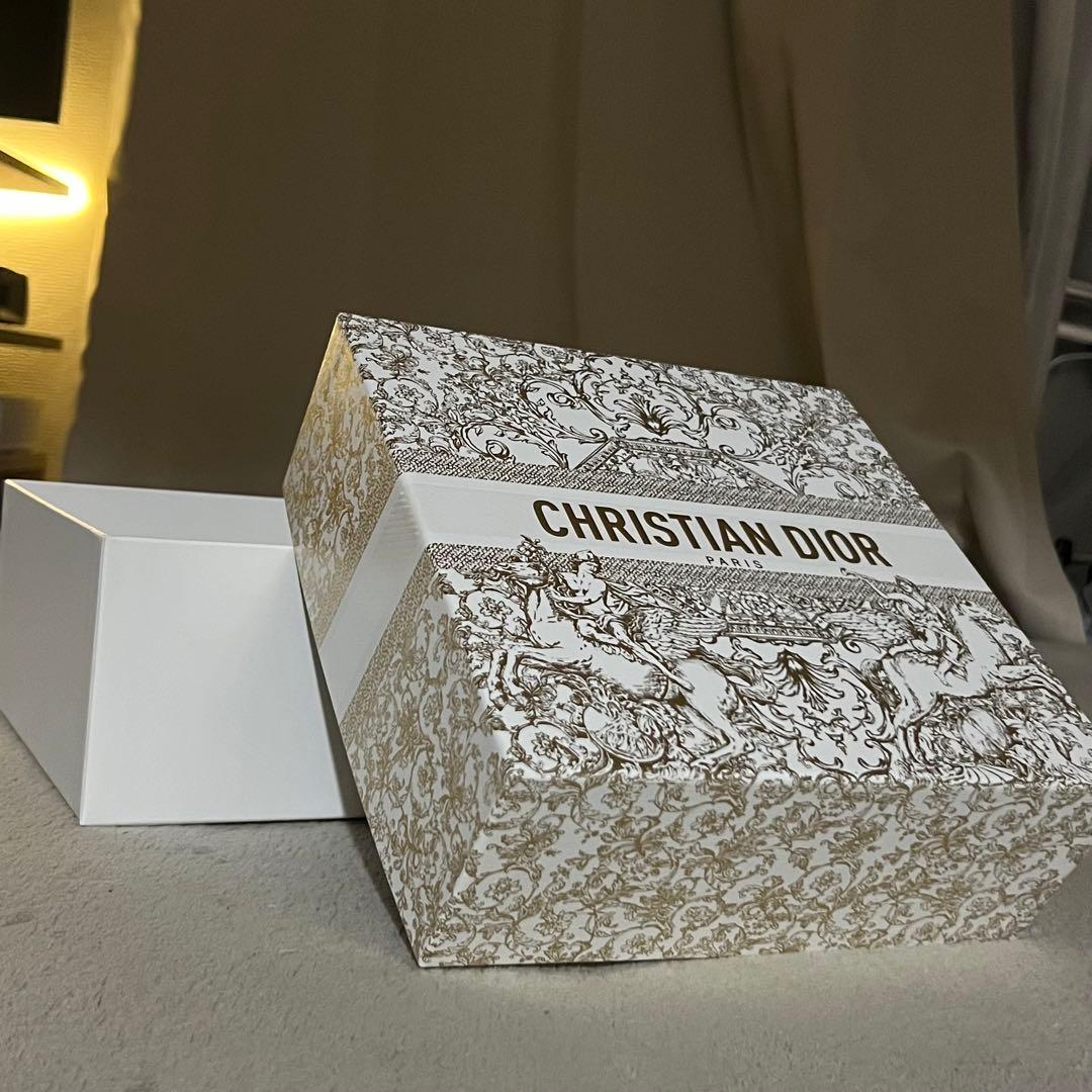 Dior ギフトボックス 正方形 - メルカリ