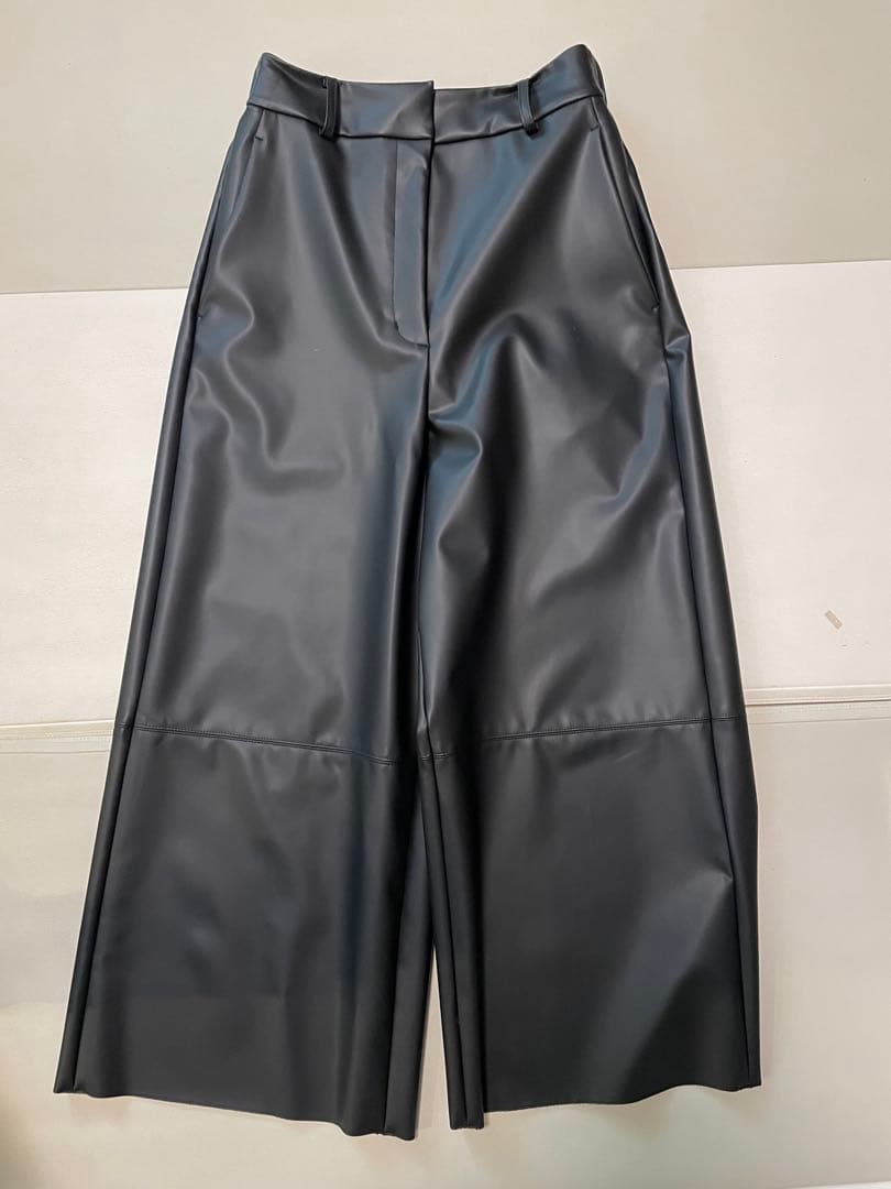 HEVE ラバーパンツ ブラック 38