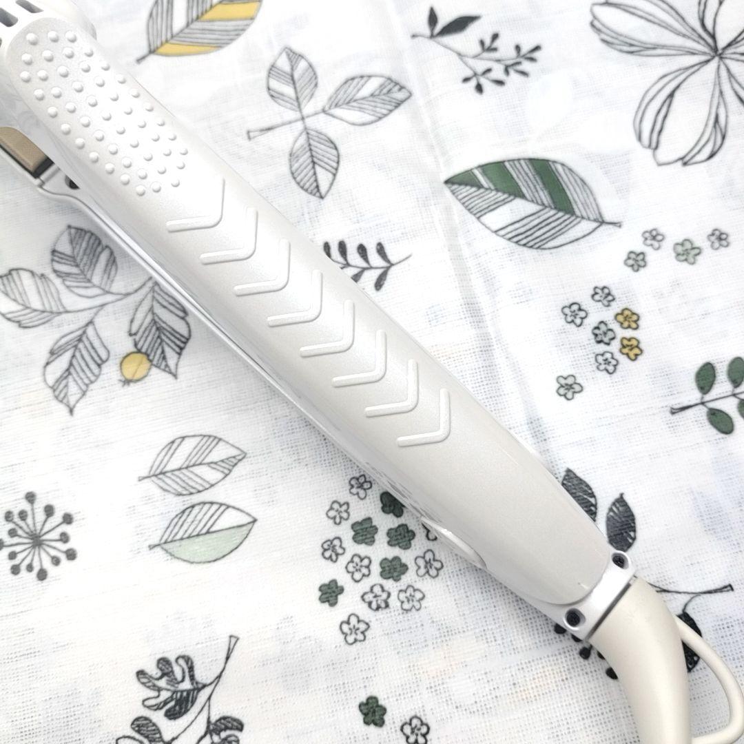 《ほぼ未使用》 KINUJO 絹女 ストレート アイロン ホワイト