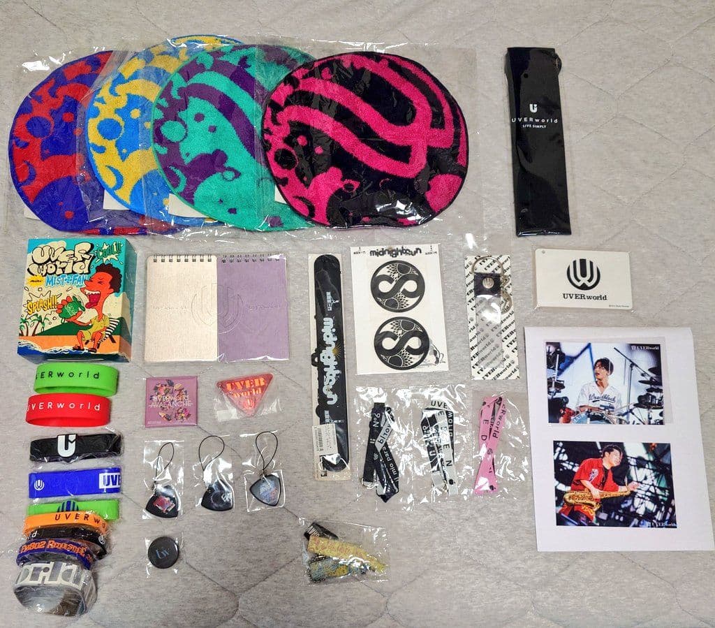 UVERworld 歴代グッズまとめ売り - メルカリ