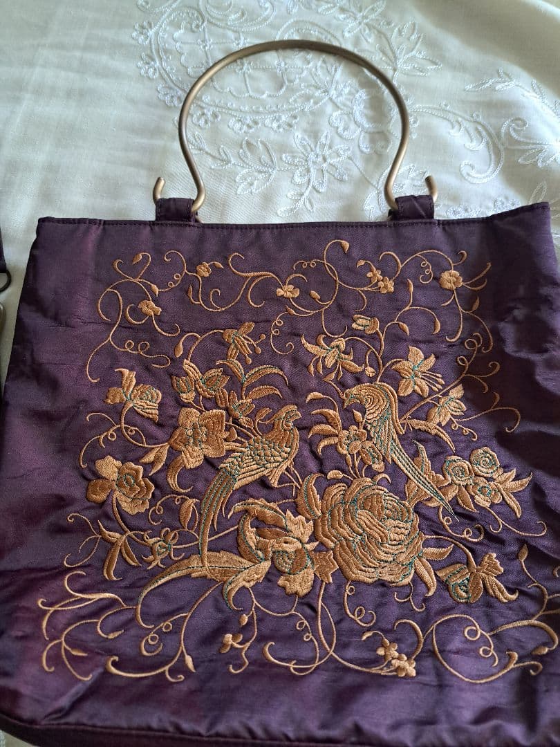 茶色(赤紫)の袋物刺繍バッグと小物刺繍バックセット