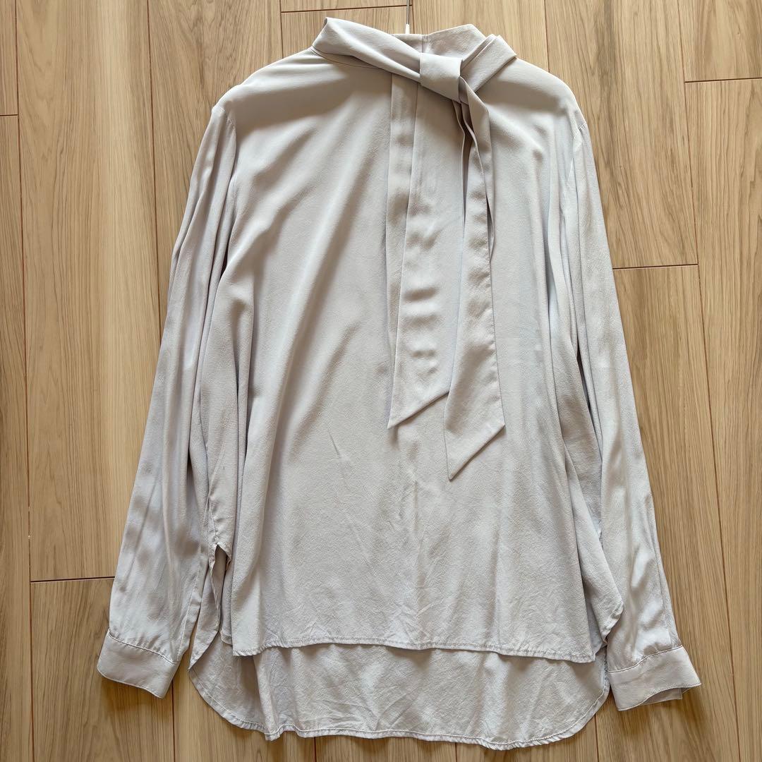 ソージュ soeju シルクストレッチブラウス ボウタイ 2way グレー