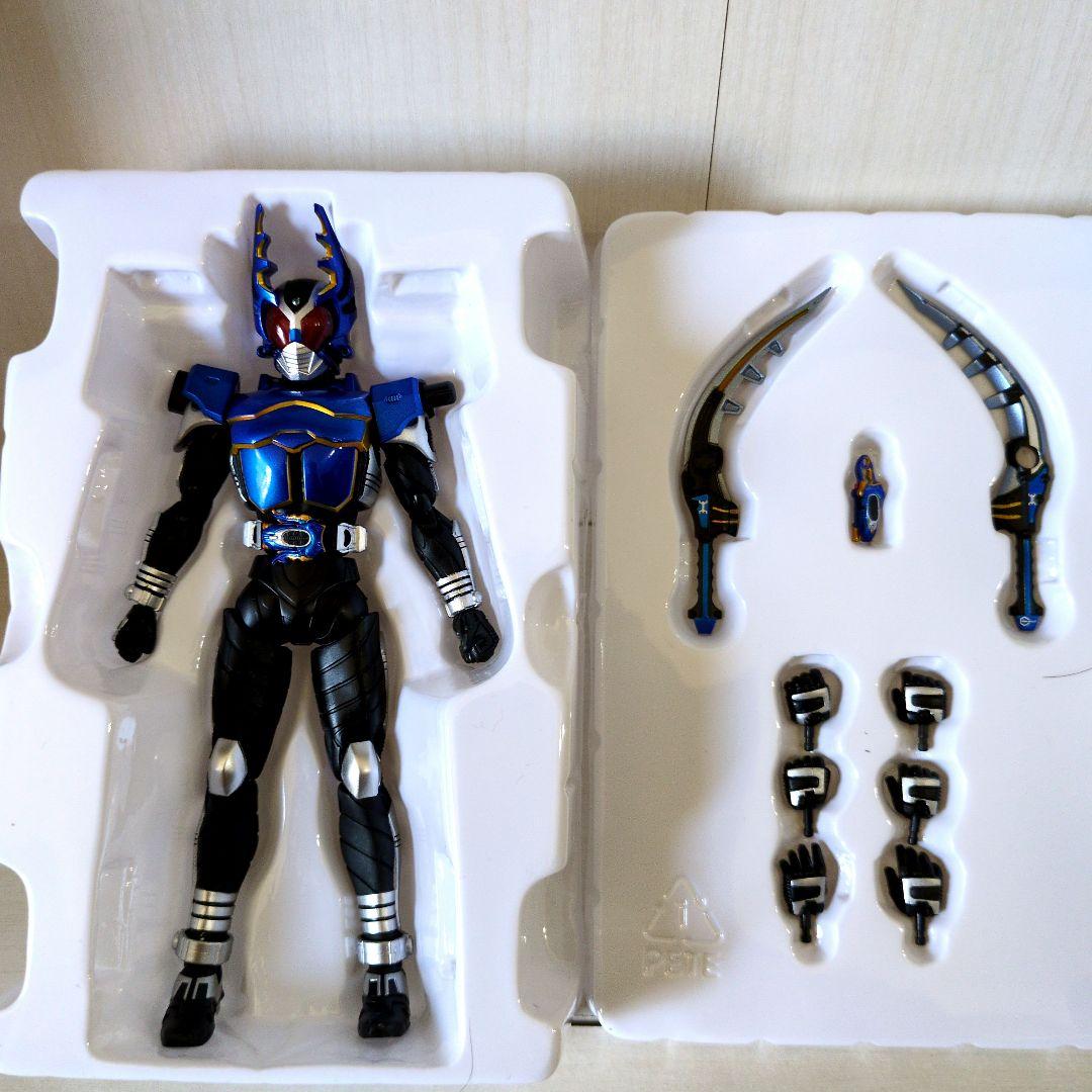 s.h.Figuarts(真骨彫製法）仮面ライダーカブト＆ガタック　2体セット