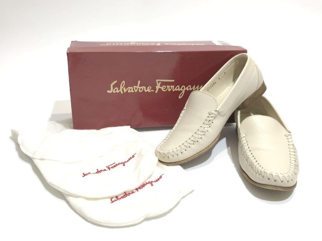 サルヴァトーレ フェラガモ パンプス ローファー ■ 本革 白系 23.5cm