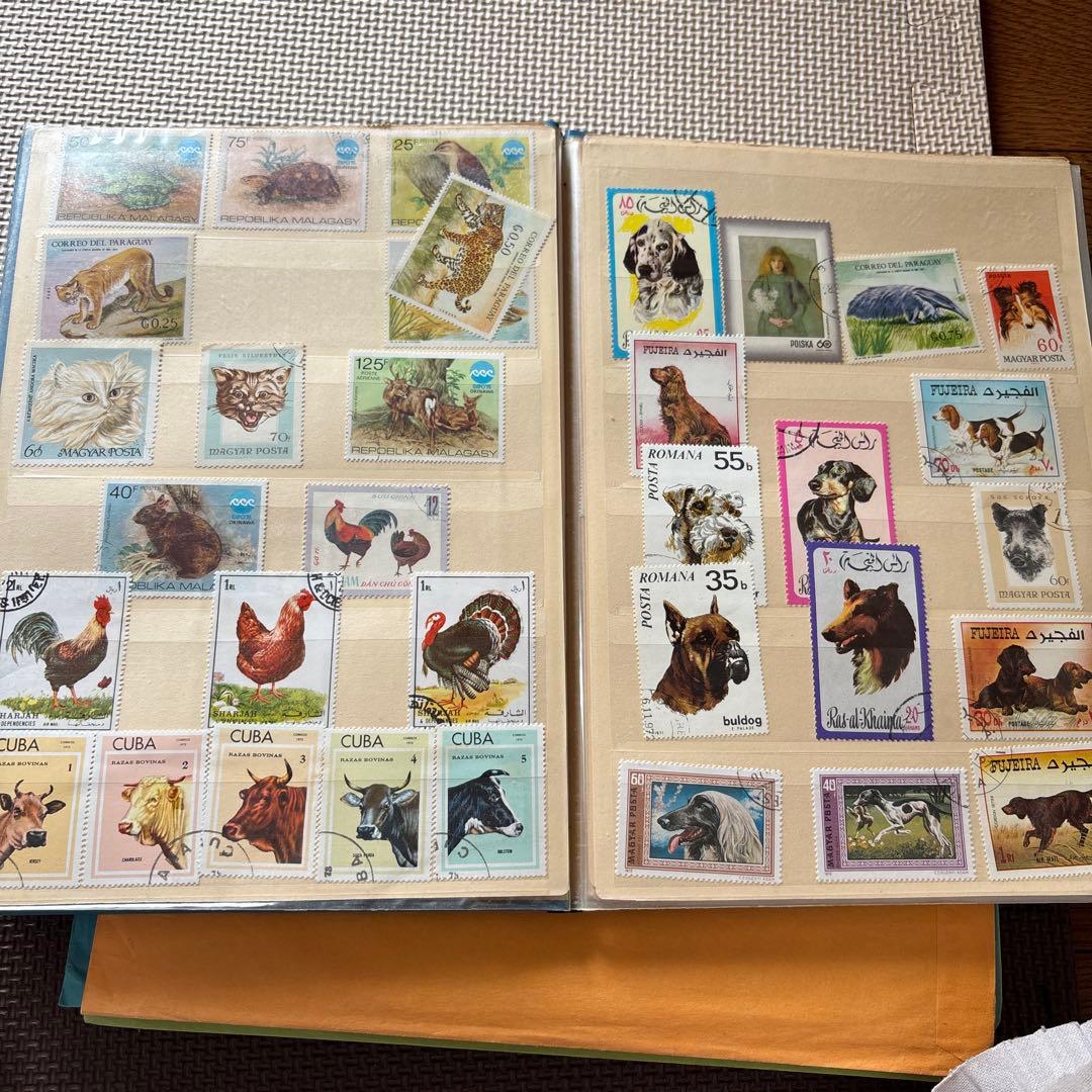 海外切手】ヴィンテージ アルバム1冊分 まとめ売り（動物・宇宙