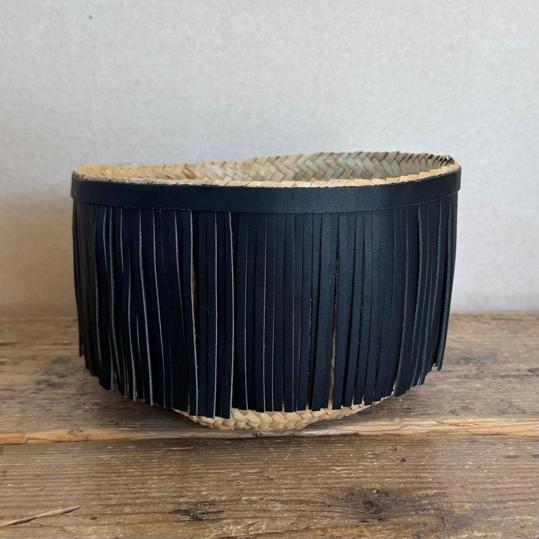 hansry カゴバッグ pearl-black fringe - メルカリ