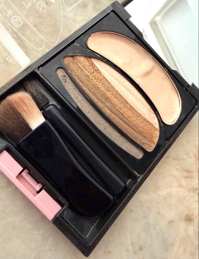 オーブ クチュール ブラシひと塗りシャドウ 564 ブラウン系 - メルカリ